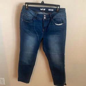 Kensie cropped jeans. Like new
